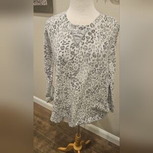 Gray Leopard Print Women's Top sz medium